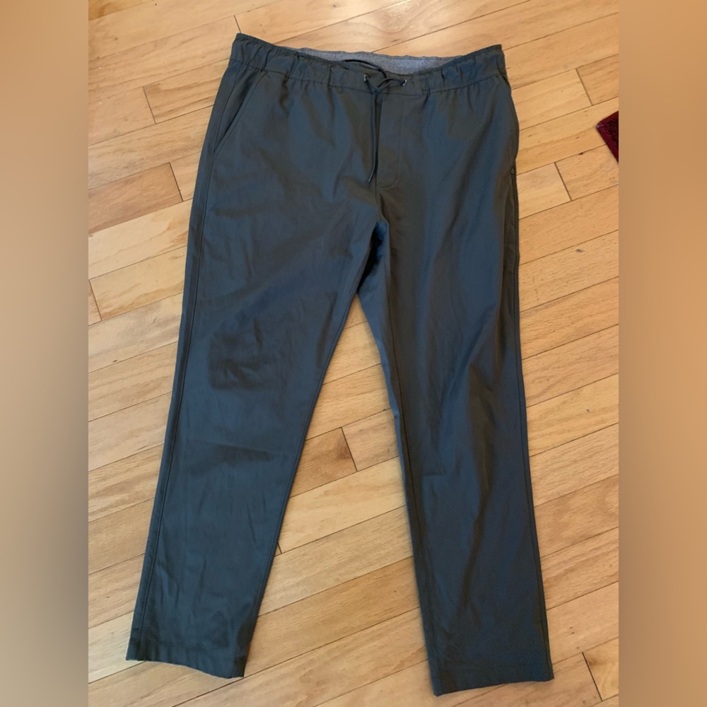 Vuori men’s pants